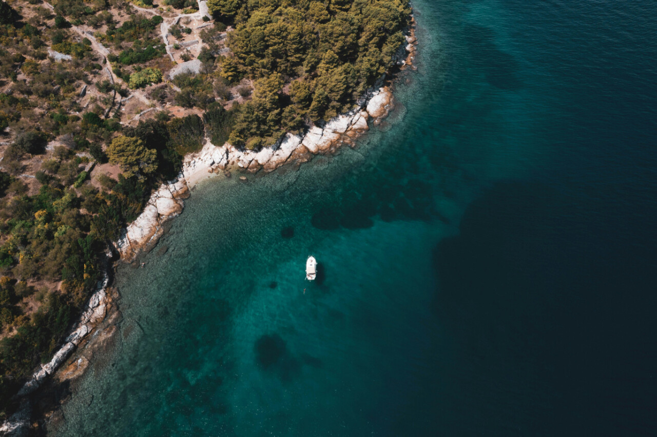 Boat close to Pasman island